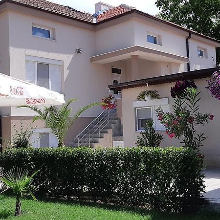 Villa Ros Guest House スヴィレングラッド エクステリア 写真