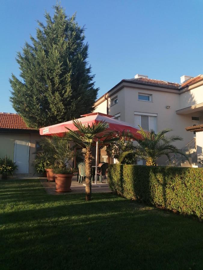 Villa Ros Guest House スヴィレングラッド エクステリア 写真