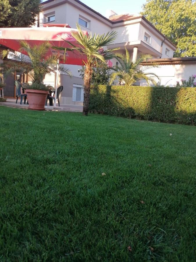 Villa Ros Guest House スヴィレングラッド エクステリア 写真