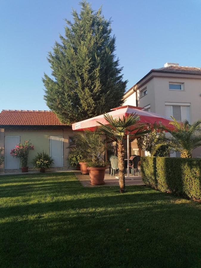 Villa Ros Guest House スヴィレングラッド エクステリア 写真