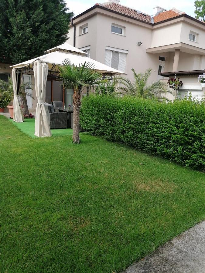 Villa Ros Guest House スヴィレングラッド エクステリア 写真