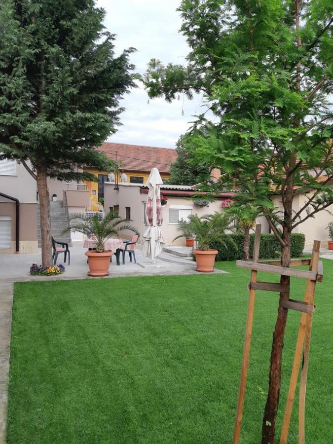 Villa Ros Guest House スヴィレングラッド エクステリア 写真