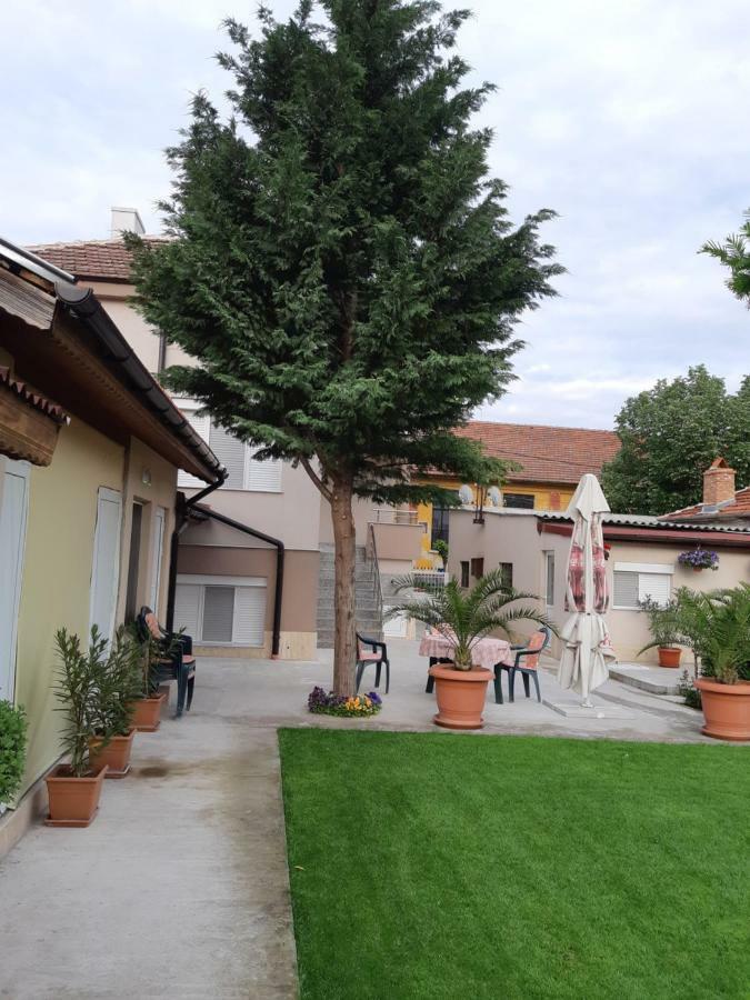 Villa Ros Guest House スヴィレングラッド エクステリア 写真