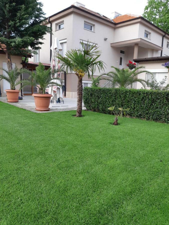 Villa Ros Guest House スヴィレングラッド エクステリア 写真