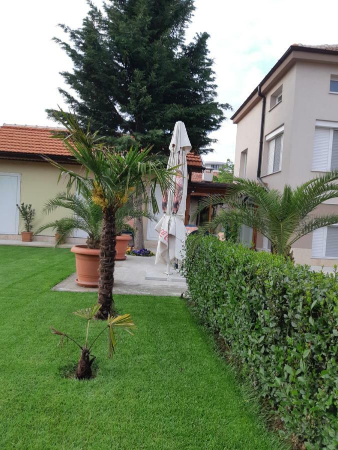 Villa Ros Guest House スヴィレングラッド エクステリア 写真