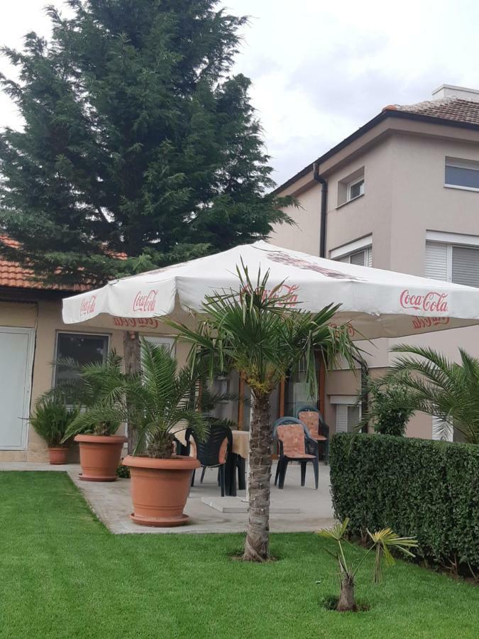 Villa Ros Guest House スヴィレングラッド エクステリア 写真