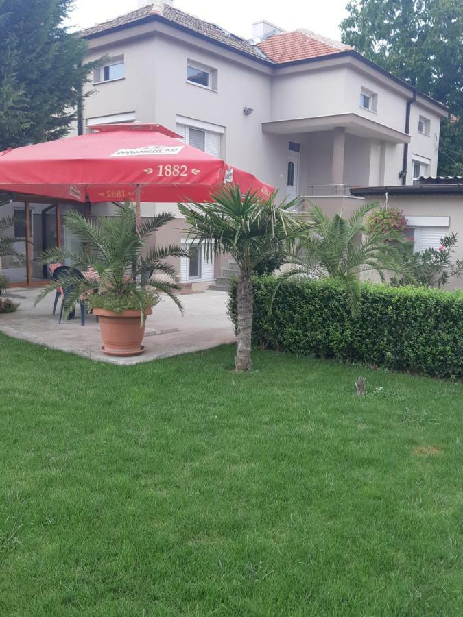 Villa Ros Guest House スヴィレングラッド エクステリア 写真
