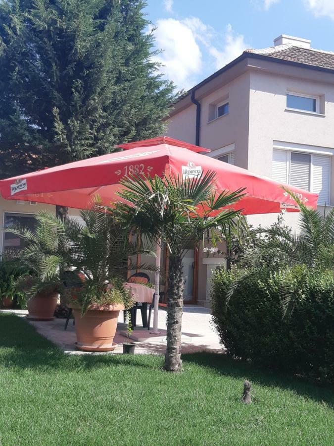 Villa Ros Guest House スヴィレングラッド エクステリア 写真