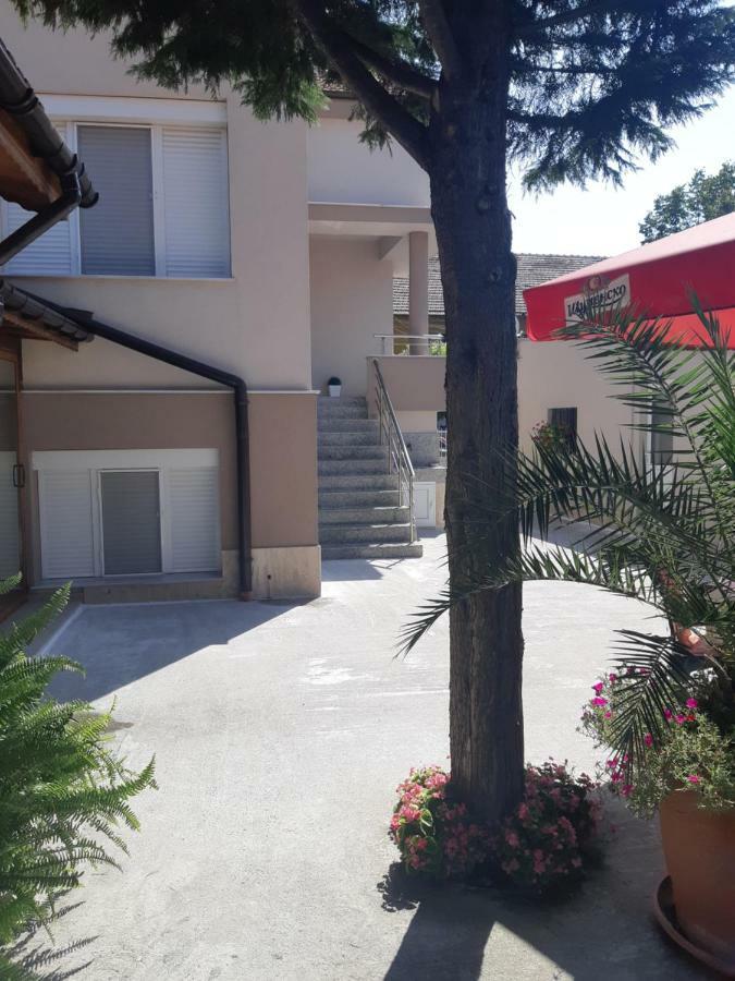 Villa Ros Guest House スヴィレングラッド エクステリア 写真