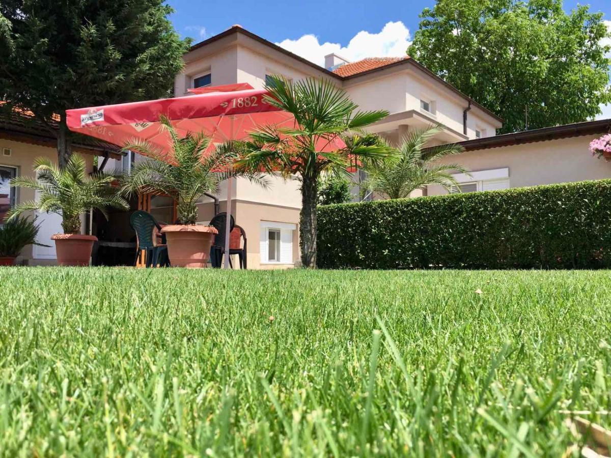 Villa Ros Guest House スヴィレングラッド エクステリア 写真