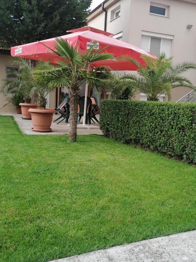 Villa Ros Guest House スヴィレングラッド エクステリア 写真